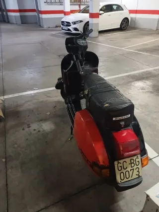 Vespa 200 Negra