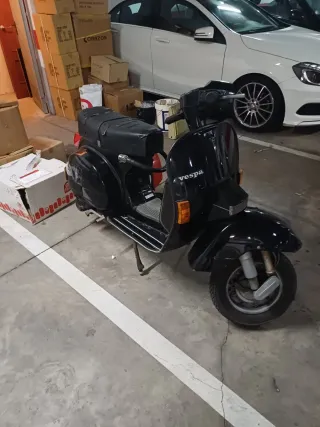 Vespa 200 Negra