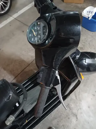 Vespa 200 Negra