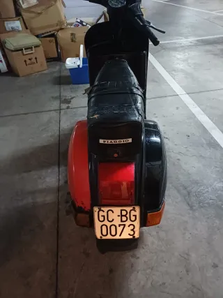 Vespa 200 Negra