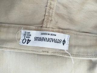 Pantalón beige Stradivarius Talla 40