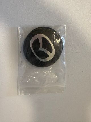 4 Emblemas Tapacubos Mazda Fondo Negro 56mm