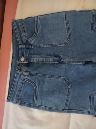 Pantalón vaquero cargo con cremallera