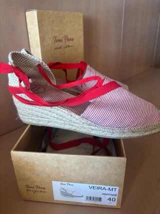 Zapatillas Esparto Toni Pons Rayas Rojas.