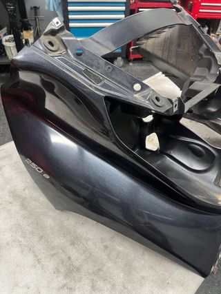 Frontal Piaggio MP3 250 (2007)