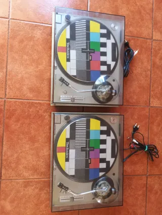 2 Platos Technics SL-1200MK5