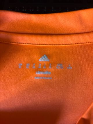 Camiseta Adidas Naranja con Rayas Negras