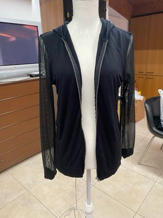 Felpa con cappuccio e maniche in rete nera