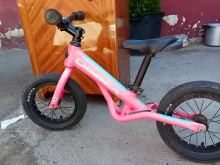 Bicicleta Orbea sin pedales rosa