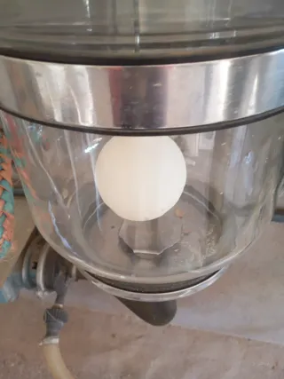 Bombilla de ordenador más tuberías.Negocible