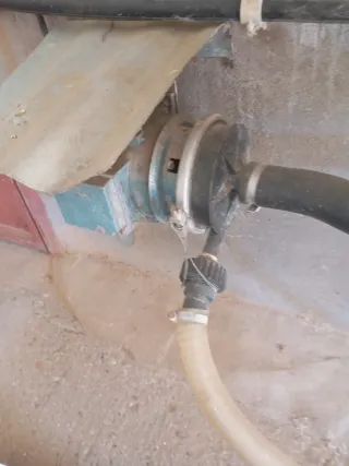 Bombilla de ordenador más tuberías.Negocible