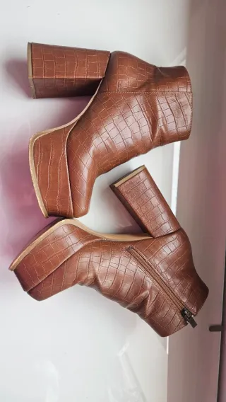 Botas veganas marrones