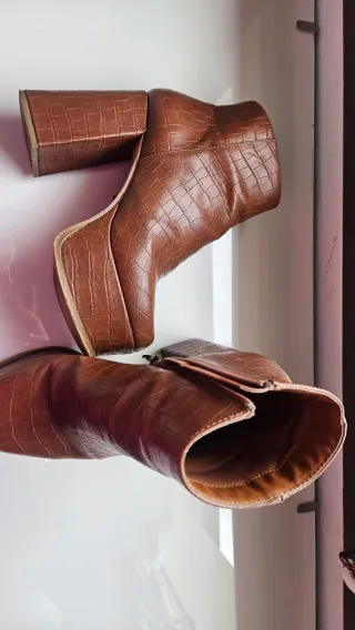 Botas veganas marrones
