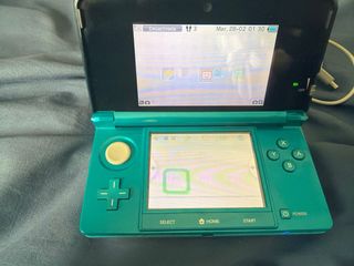 Nintendo 3DS Verde y Negra Nueva Con Cargador