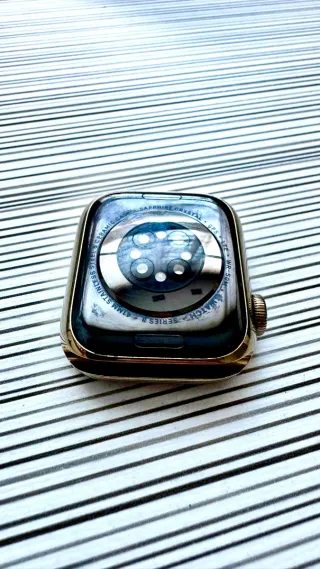 Apple Watch Series 8 43mm GPS + Celular Oro