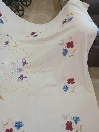 Colcha lienzo antiguo bordada a mano