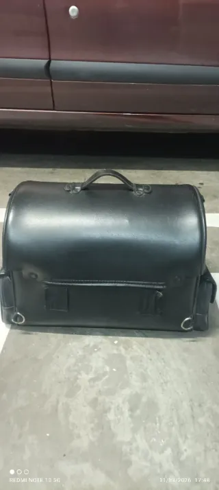 Baúl para moto con águila.
