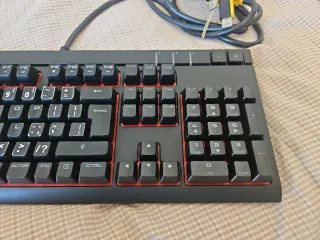 Teclado Corsair Strafe Cherry MX Red