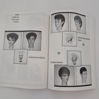 Libro antiguo de corte de cabello de Pivot Point