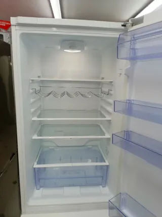 Nevera marca Beko 185/60cm A+ con garantia