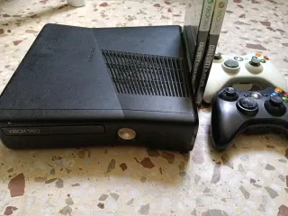 Xbox 360 Negra + 2 Mandos + Juegos