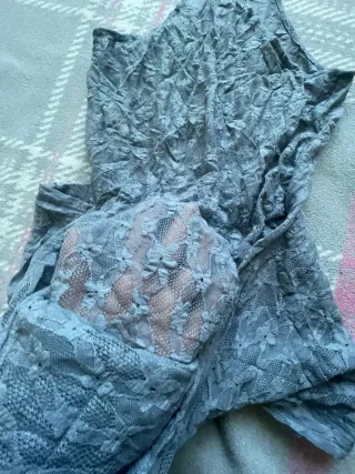 Body de encaje gris
