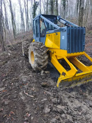 Skidder John Deere 648GIII Forestal