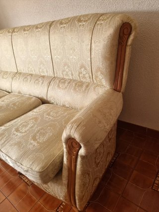 1 sofá y 2 sillones tela beige y madera