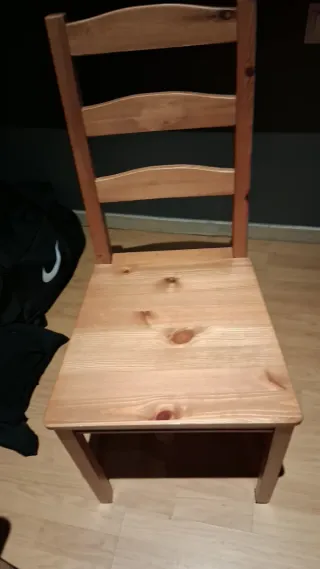 Mesa comedor y 4 sillas Ikea por 80 euros