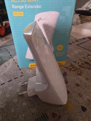 TP-Link AC750 Wi-Fi Range Extender RE200