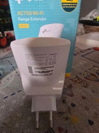 TP-Link AC750 Wi-Fi Range Extender RE200