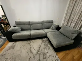 Sofá modular gris y negro 3-4 plazas