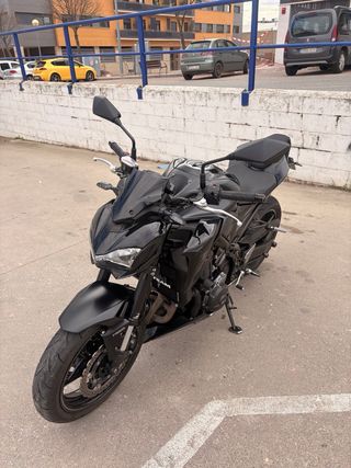 Kawasaki Z900 Negra