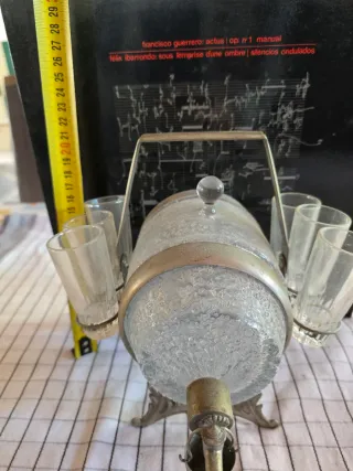 Dispensador de licores/vinos con vasos