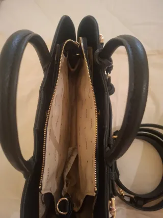 Bolso Guess Negro Mano y Hombro