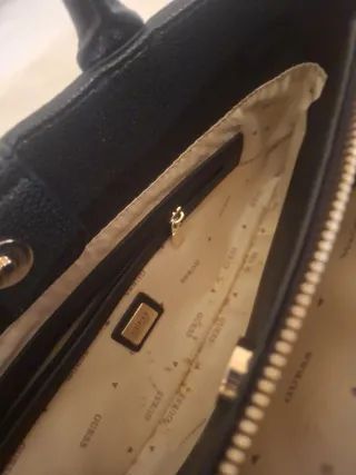 Bolso Guess Negro Mano y Hombro