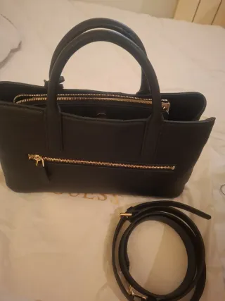 Bolso Guess Negro Mano y Hombro