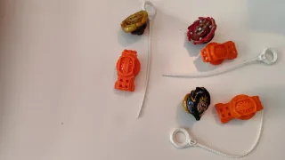 Pista Beyblade y peonzas