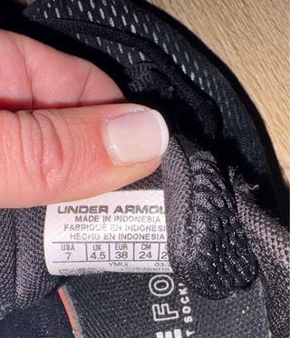 Zapatillas Under Armour Negras y Blancas