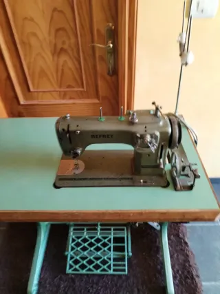 Máquina de coser industrial Refrey
