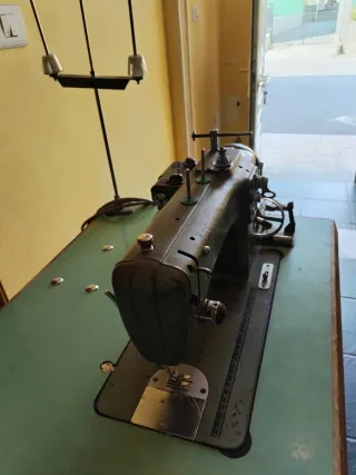 Máquina de coser industrial Refrey