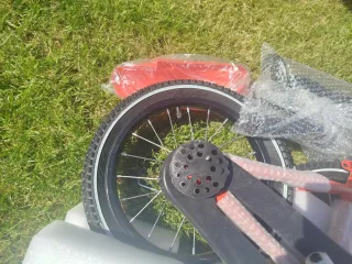 Bicicleta infantil 16 pulgadas roja nueva con rued