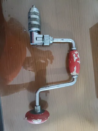Taladro manual