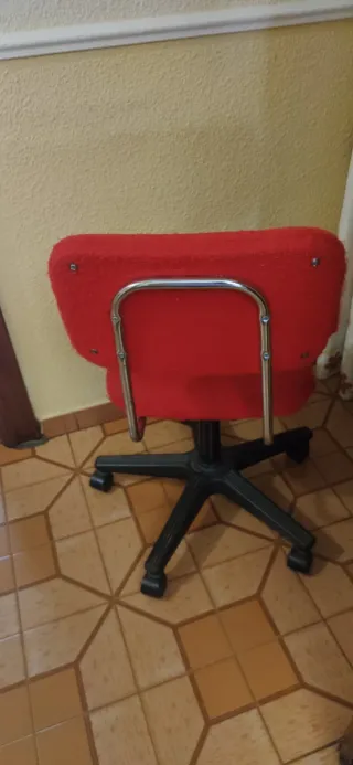 Silla de estudio/ escritorio roja y negra