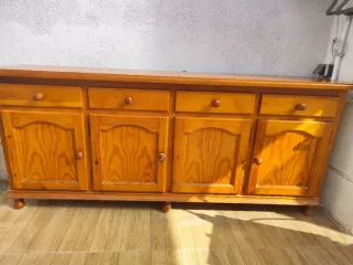 Mueble de madera para restaurar