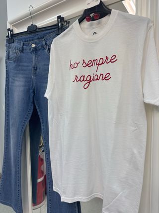 Completo Jeans e T-shirt con Orecchini