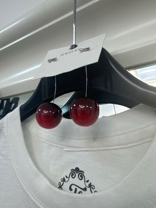 Completo Jeans e T-shirt con Orecchini