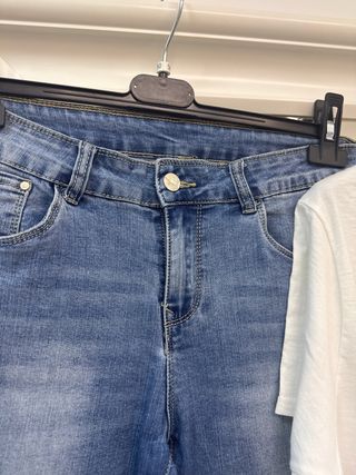 Completo Jeans e T-shirt con Orecchini