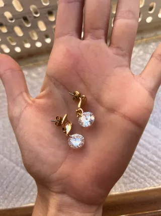 Pendientes dorados con circonita