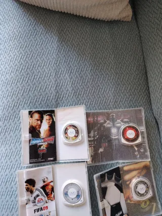 Lote de 7 juegos PSP: FIFA, PES, Iron Man, WWE